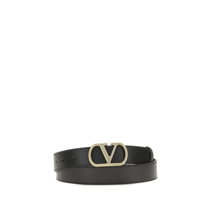 Belt by Valentino Garavani for men in bos taurus calfskin leather black & signature features an artisanal finish, elegantly showcasing the signature style and artisanal craftsmanship of the V Logo Bos Taurus Calfskin Leather Belt design.