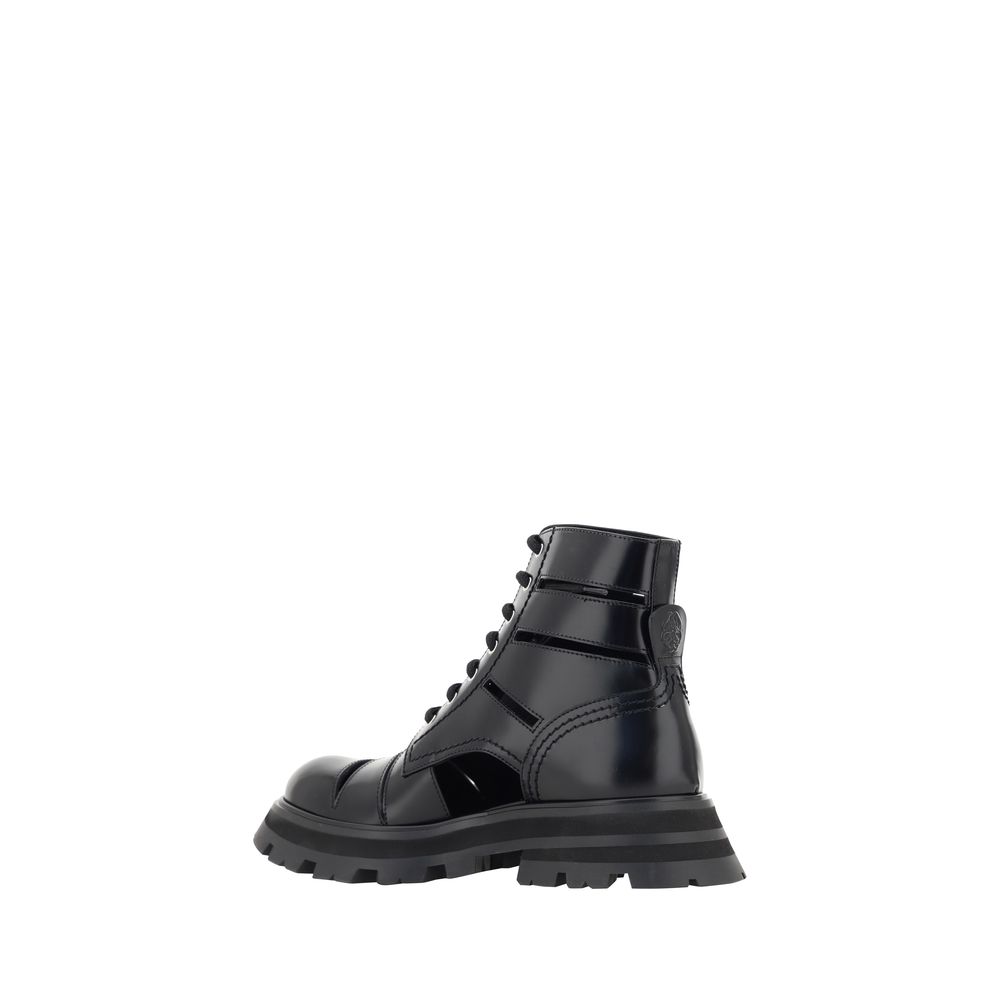 Lace-Up Ankle Combat Cut-Out Boots by Alexander McQueen for women in bos taurus calfskin leather black & patterned features an enchanting design from the Wander Women's Bos Taurus Calfskin Leather Lace-Up Ankle Combat Cut-Out Boots collection, highlighting a enchanting and for a refined look.