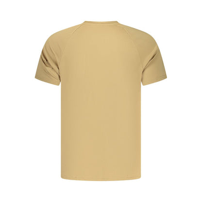 T-Shirt by Nike for men in polyester gold & print features an on trend silhouette, perfectly showcasing a on trend and crew neckline for an elevated aesthetic.