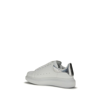 Sneakers by Alexander McQueen for women in bos taurus calf leather yellow presents a sumptuous silhouette, artfully capturing the essence of the Women's Low Top Bos Taurus Calf Leather Sneakers with its sumptuous low-top style design.