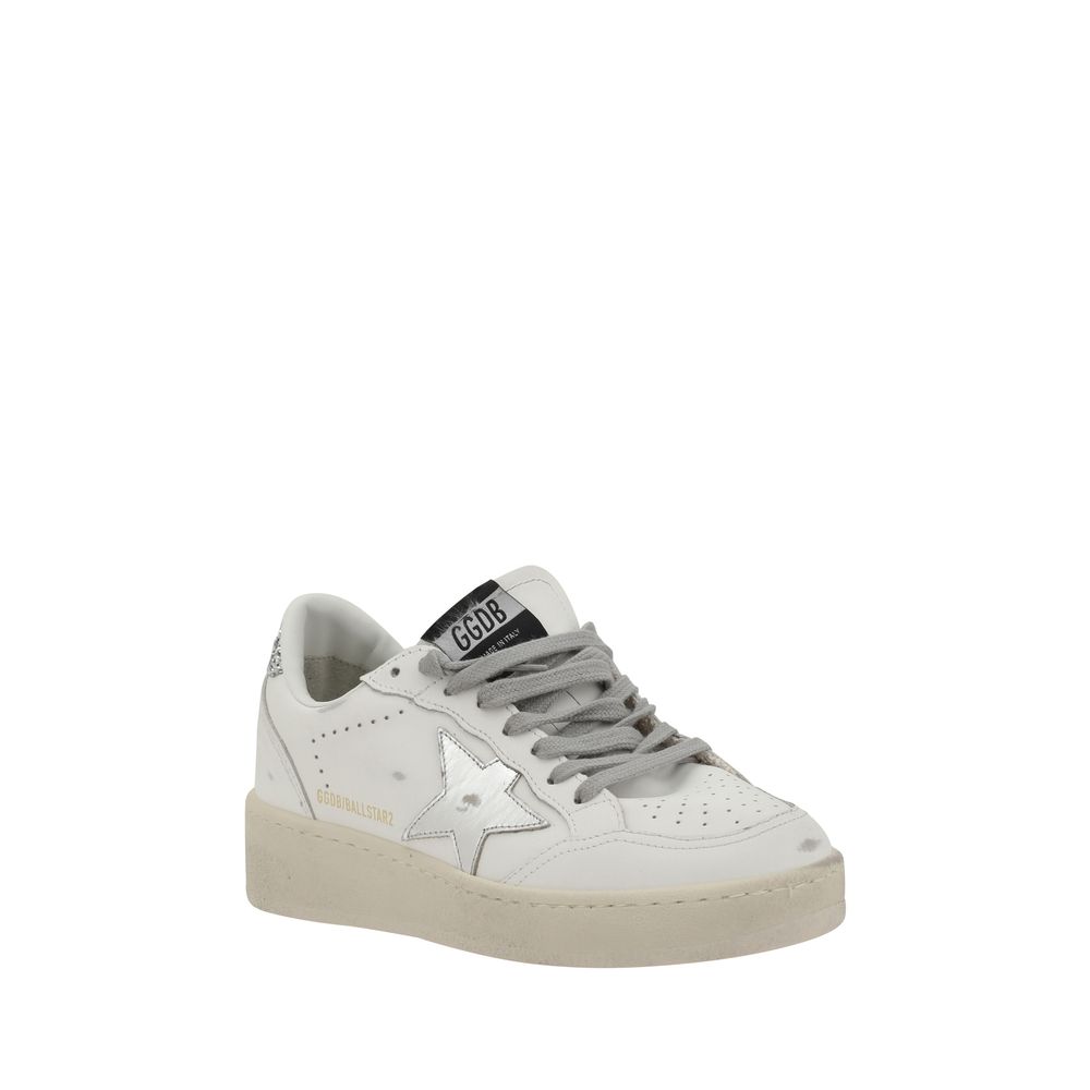 Sneakers by Golden Goose for women in bos taurus calf leather silver & monogram presents a sumptuous silhouette, artfully capturing the essence of the Star Women's Low Top Bos Taurus Calf Leather Sneakers with its sumptuous low-top style design.