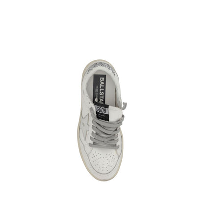 Sneakers by Golden Goose for women in bos taurus calf leather silver & monogram presents a sumptuous silhouette, artfully capturing the essence of the Star Women's Low Top Bos Taurus Calf Leather Sneakers with its sumptuous low-top style design.