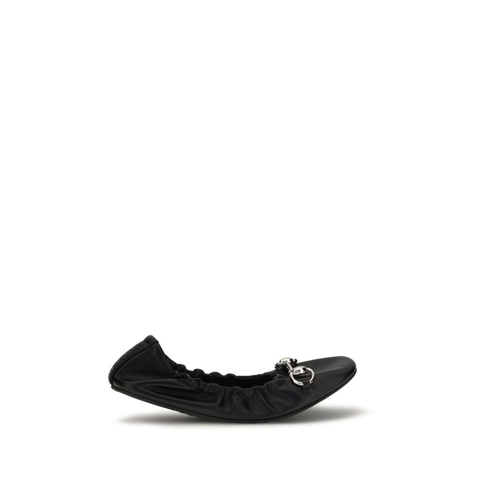 Ballet Flat Shoes by Gucci for women in bos taurus calf leather black & silver features an captivating silhouette, showcasing the captivating style of the Gg Horsebit Women's Bos Taurus Calf Leather Ballet Flat Shoes with its distinct and refined square toe style.