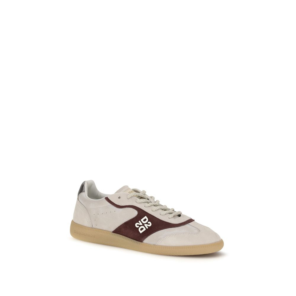 Sneakers by Dsquared² for men in bos taurus calf leather beige & silver features an fashionable silhouette, showcasing the premium Men's Low Top Bos Taurus Calf Leather Sneakers in a fashionable low-top style that offers a fashionable finish for refined style.
