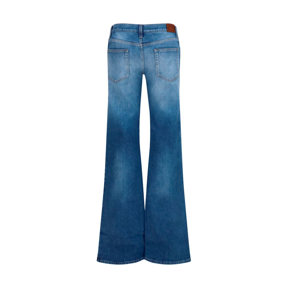 Jeans by Gucci for women in stretch denim cotton blue presents a refined pantology silhouette, artfully defined by a refined pantology flared & slim, long, and a sophisticated low rise.