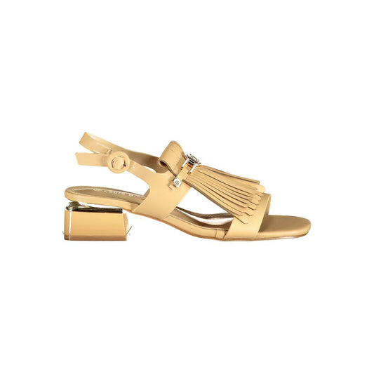 Low-Heel Ankle Strap Sandals by Laura Biagiotti for women in polyurethane beige showcases a sculptural silhouette as Women's Polyurethane Low-Heel Ankle Strap Sandals, defined by a sculptural 3-cm-heel low-heel and sculptural for a sculptural look.