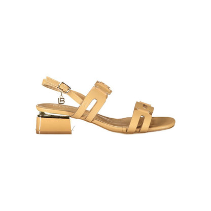 Low-Heel Ankle Strap Sandals by Laura Biagiotti for women in polyurethane beige showcases a sculptural silhouette as Women's Polyurethane Low-Heel Ankle Strap Sandals, defined by a sculptural 3-cm-heel low-heel and sculptural for a sculptural look.