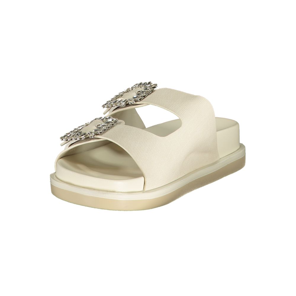 Flat Sandals by Laura Biagiotti for women in polyethylene & rhinestone white features an architectural design from the Women's Polyethylene & Rhinestone Flat Sandals collection, defined by a architectural flat and for a architectural finish.