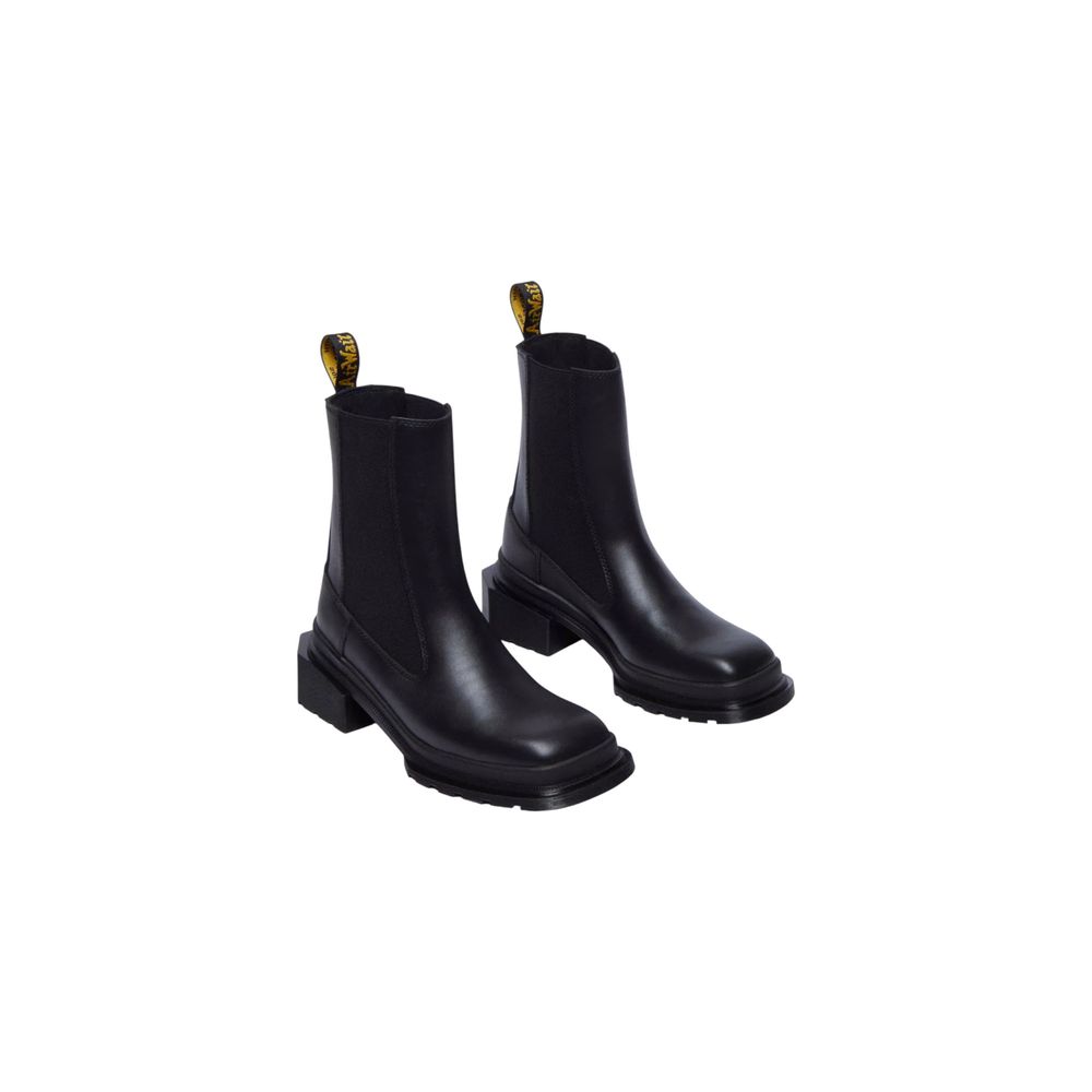 Ankle Chelsea Boots by Dr. Martens for women in leather black features an dynamic silhouette, showcasing the dynamic Women's Leather Ankle Chelsea Boots design with its distinctive and elegant .