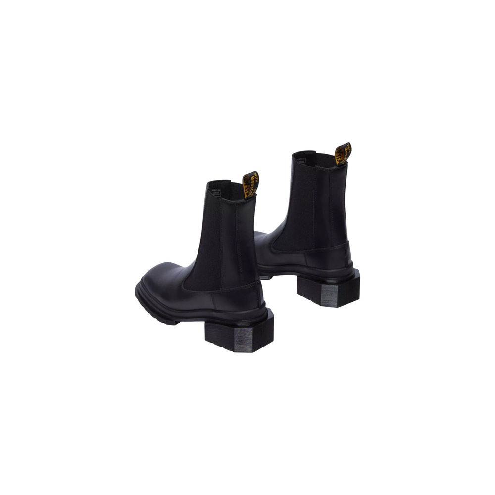 Ankle Chelsea Boots by Dr. Martens for women in leather black features an high-performance design from the Women's Leather Ankle Chelsea Boots collection, highlighting a high-performance and for a refined look.