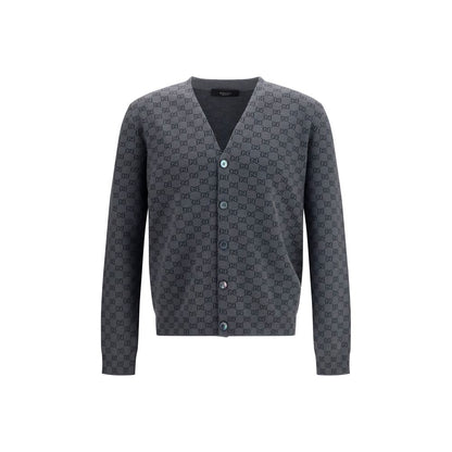 Cardigan by Gucci for men in wool & silk gray & print presents a textural silhouette, artfully finished with a textural and for a sophisticated, textural look.