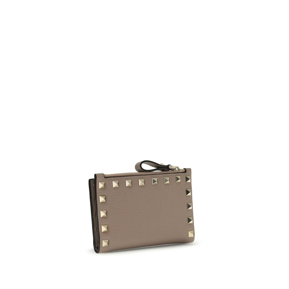 Cardholder Wallet by Valentino Garavani for women in bos taurus calfskin leather beige & signature showcases a enchanting silhouette, artfully detailed with the signature style of the Rockstud Bos Taurus Calfskin Leather Cardholder Wallet and functional card-organization compact-design coin-purse.