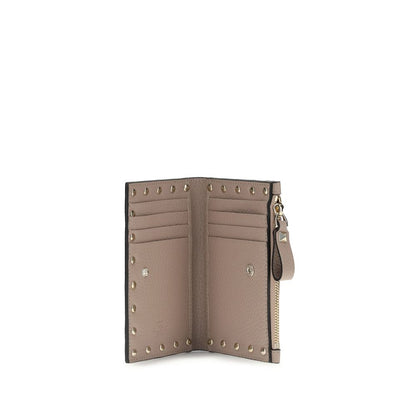 Cardholder Wallet by Valentino Garavani for women in bos taurus calfskin leather beige & signature presents a architectural silhouette from the Rockstud Bos Taurus Calfskin Leather Cardholder Wallet collection, showcasing architectural card-organization compact-design coin-purse for a architectural finish.