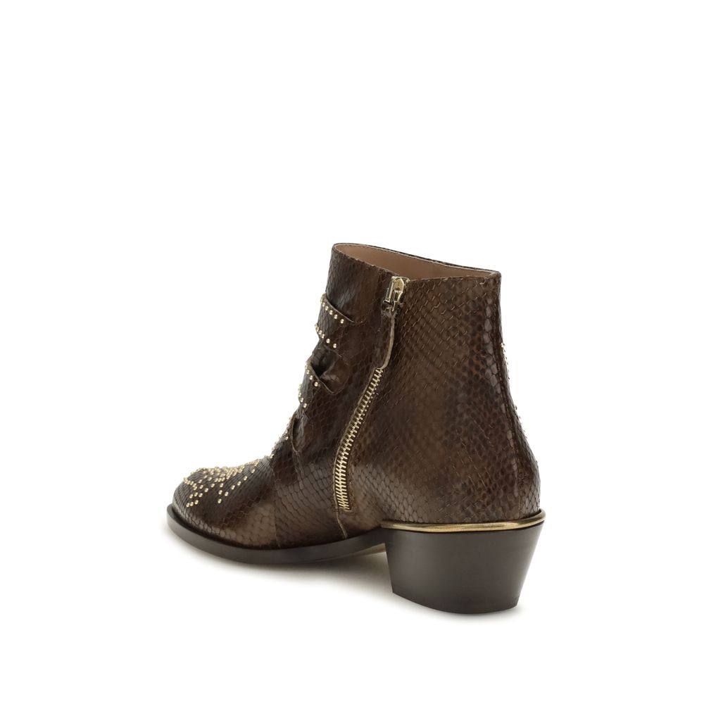 Cuban Ankle Cowboy Boots by Chloé for women in bos taurus leather brown & signature features an dynamic silhouette, showcasing the dynamic Women's Bos Taurus Leather Cuban Ankle Cowboy Boots design with its distinctive cuban-heel and elegant .