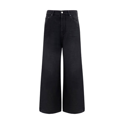 Jeans by Amiri for men in modacrylic & cotton denim black presents a tailored silhouette, showcasing a tailored relaxed-fit, regular-fit & wide and long cut with a refined for a truly tailored aesthetic.