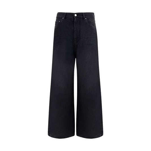 Jeans by Amiri for men in modacrylic & cotton denim black presents a tailored silhouette, showcasing a tailored relaxed-fit, regular-fit & wide and long cut with a refined for a truly tailored aesthetic.