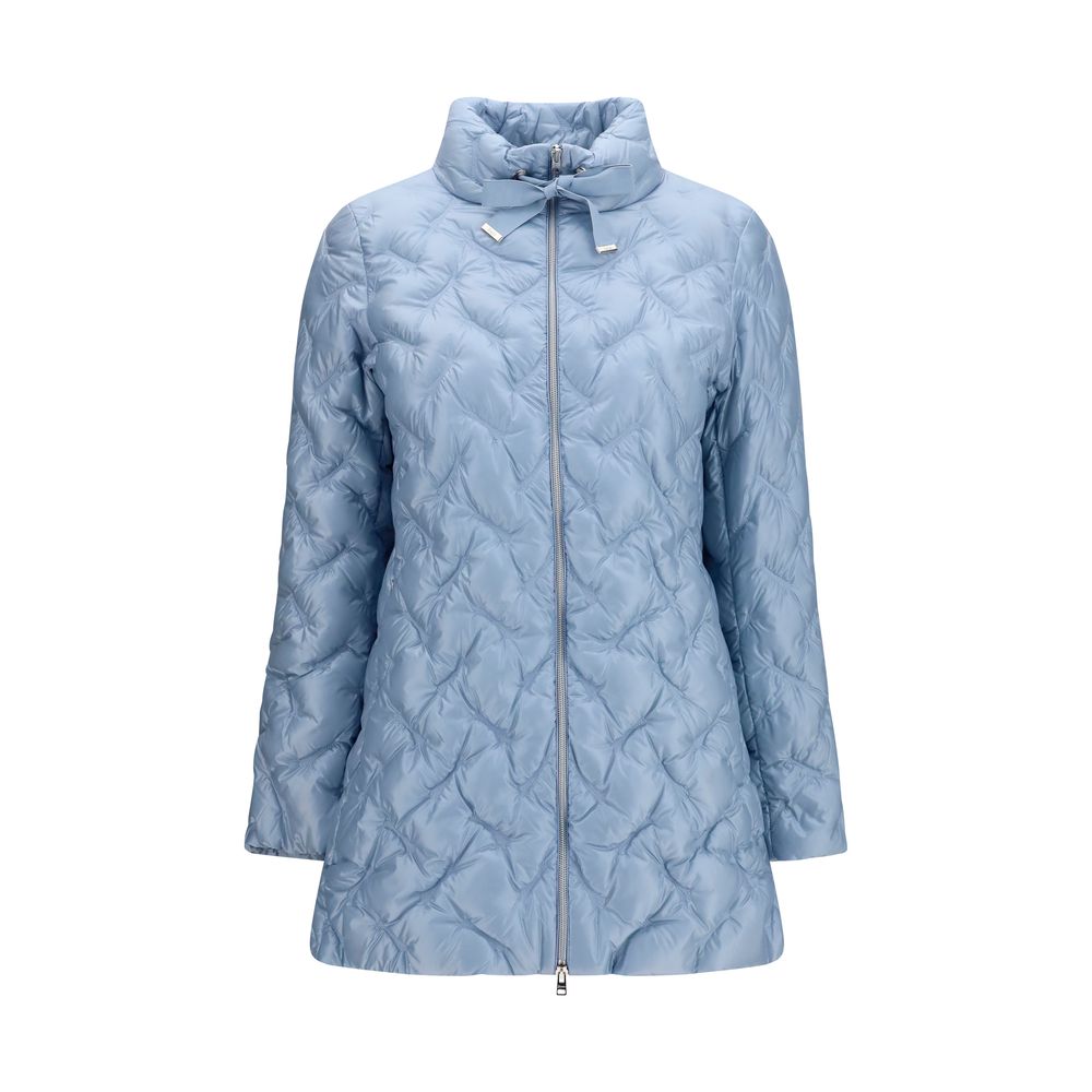 This Puffer Jacket by Herno for women in polyester & goose-down blue exhibits a edgy silhouette, meticulously detailed with functional pockets & insulated and a edgy for a edgy finish.
