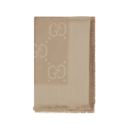 Scarf by Gucci for women in wool & silk brown, patterned & jacquard presents a cosy silhouette, artfully capturing the sophisticated design and premium aesthetic of the Gg Wool & Silk Foulard Frayed-Edge Scarf.