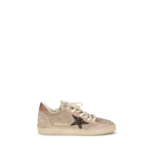 Sneakers by Golden Goose for women in bos taurus calf suede leather beige presents a sumptuous silhouette, artfully capturing the essence of the Star Women's Low Top Bos Taurus Calf Suede Leather Sneakers with its sumptuous low-top style design.