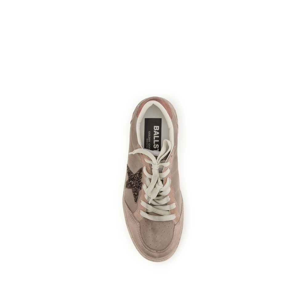 Sneakers by Golden Goose for women in bos taurus calf suede leather beige presents a sumptuous silhouette, artfully capturing the essence of the Star Women's Low Top Bos Taurus Calf Suede Leather Sneakers with its sumptuous low-top style design.