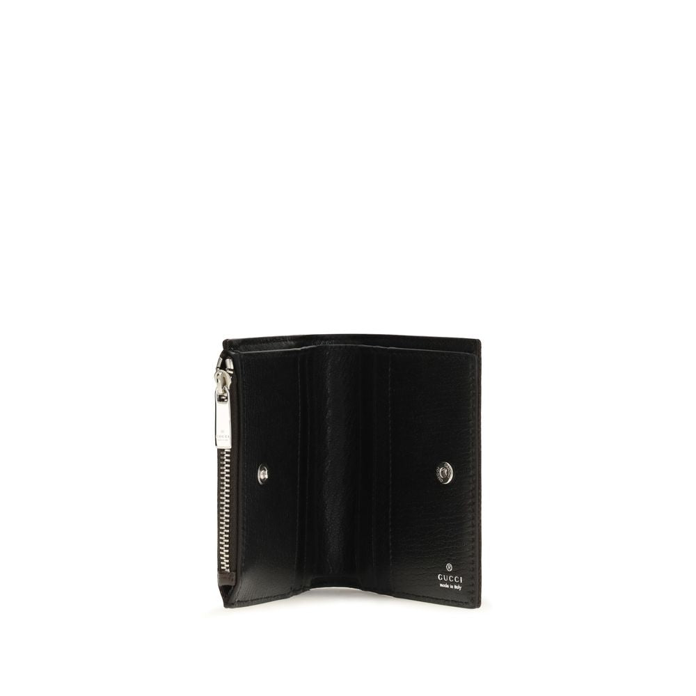 Cardholder Wallet by Gucci for women in raffia & leather black & palladium showcases a enchanting silhouette, artfully detailed with the signature style of the Gg Raffia & Leather Cardholder Wallet and functional card-organization compact-design.