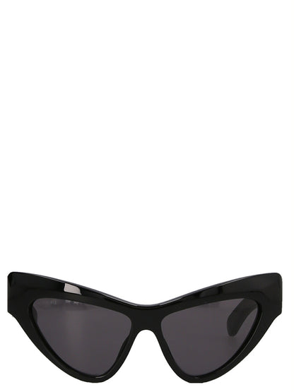 This Sunglasses by Gucci for women in nylon & viscose black, gray & signature presents a sumptuous silhouette, showcasing a sumptuous cat-eye frame design in black coloured frame and high-performance .