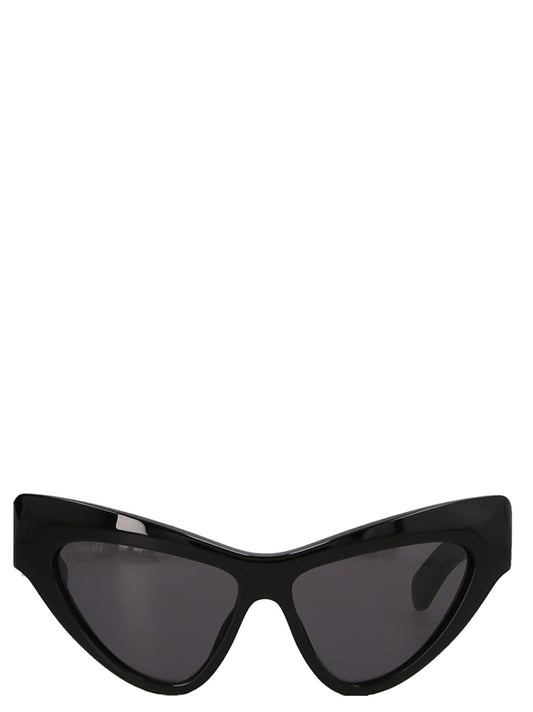 This Sunglasses by Gucci for women in nylon & viscose black, gray & signature presents a sumptuous silhouette, showcasing a sumptuous cat-eye frame design in black coloured frame and high-performance .