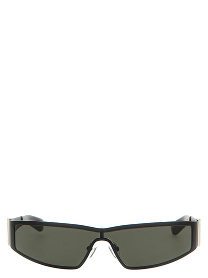 Sunglasses by Alexander McQueen for women in silk twill black features an effortlessly chic with black coloured frame detailing and for a effortlessly chic aesthetic.