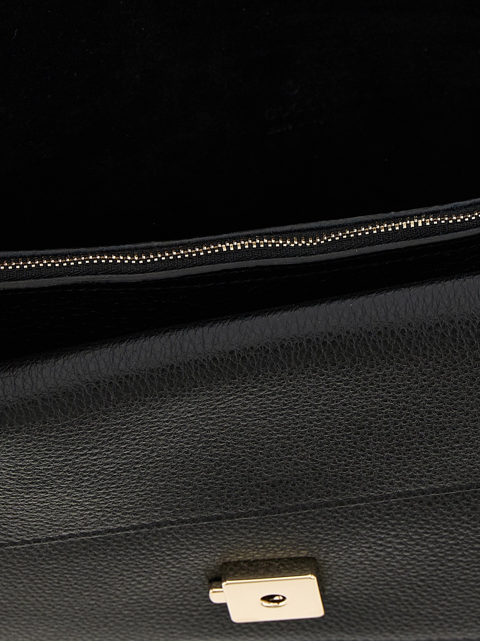 Medium Shoulder Flap Bag by Gucci for women in calfskin leather black features a effortless chic silhouette with a secure flap, ample , and versatile shoulder-strap for a effortless chic finish.