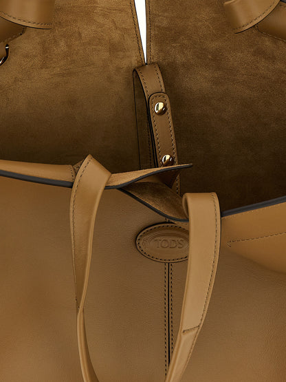 Shopper Tote Clutch Bag by Tod's for women in calfskin leather bicolour & green features an jet-setting Di Bag Folio Calfskin Leather Shopper Tote Clutch design with a secure snap & button, jet-setting , and versatile for a jet-setting look.