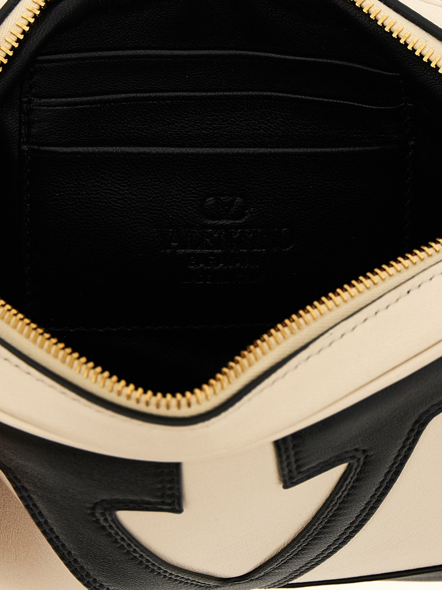 Crossbody Messenger Handbag by Valentino Garavani for unisex in polyester bicolour, black, white & signature features an versatile silhouette, showcasing a secure zipper and versatile with versatile crossbody-strap, shoulder-strap & adjustable-strap for a versatile finish.
