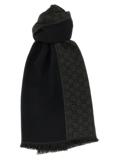 Scarf by Gucci for men in wool & silk multicolor & jacquard features a timeless silhouette, artfully capturing the essence of the timeless Gg Wool & Silk Foulard Wrap Fringes Scarf design for a sophisticated look.