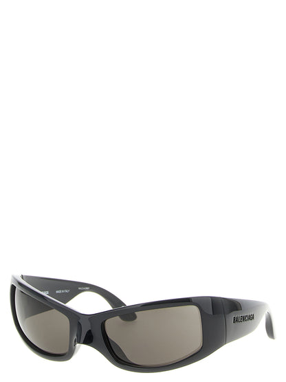 Sunglasses by Balenciaga for men in acetate & polyamide black features an effortlessly chic with black coloured frame detailing and for a effortlessly chic aesthetic.