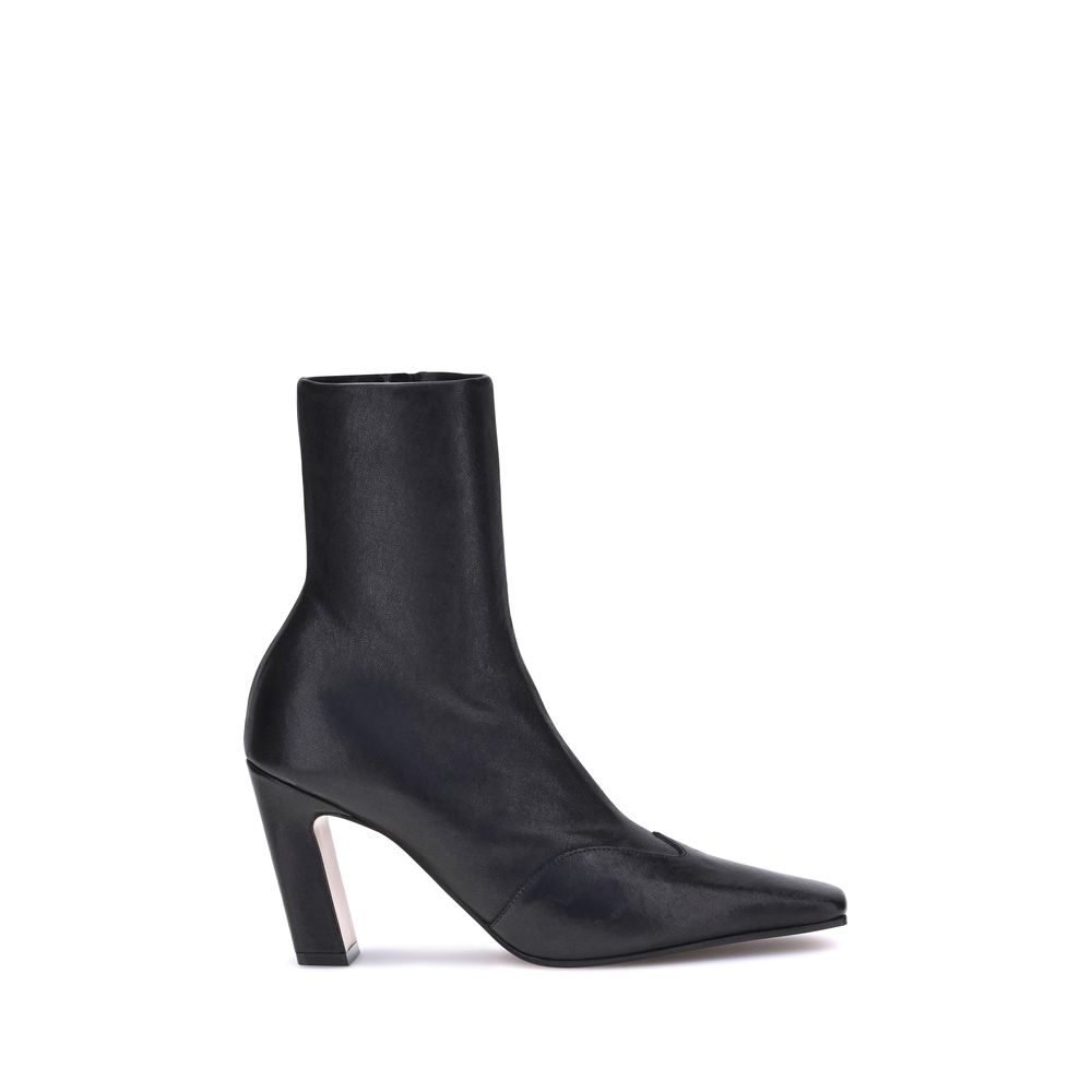 Geometric Ankle Boots by Khaite for women in bos taurus calf leather black features an enchanting design from the Women's Bos Taurus Calf Leather Geometric Ankle Boots collection, highlighting a enchanting geometric-heel and for a refined look.