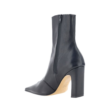 Geometric Ankle Boots by Khaite for women in bos taurus calf leather black features an effortless chic silhouette from the Women's Bos Taurus Calf Leather Geometric Ankle Boots collection, showcasing a effortless chic geometric-heel and refined for an effortless chic look.