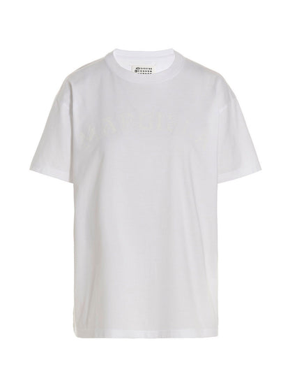 T-Shirt by Maison Margiela for women in cotton white & print features a plush silhouette, showcasing a sophisticated and short-sleeve for a truly plush finish.