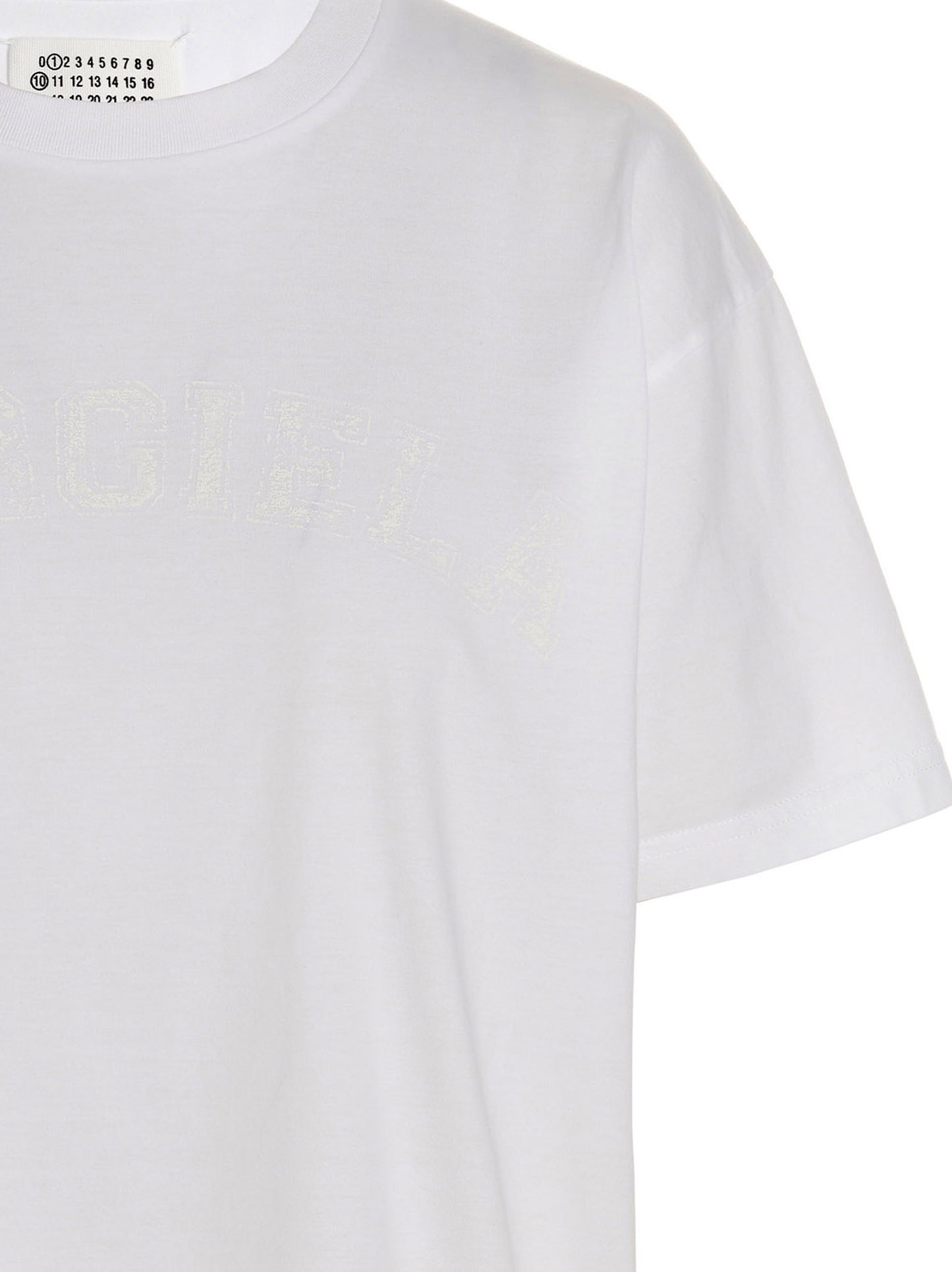 T-Shirt by Maison Margiela for women in cotton white & print features an on trend silhouette, perfectly showcasing a on trend and for an elevated aesthetic.