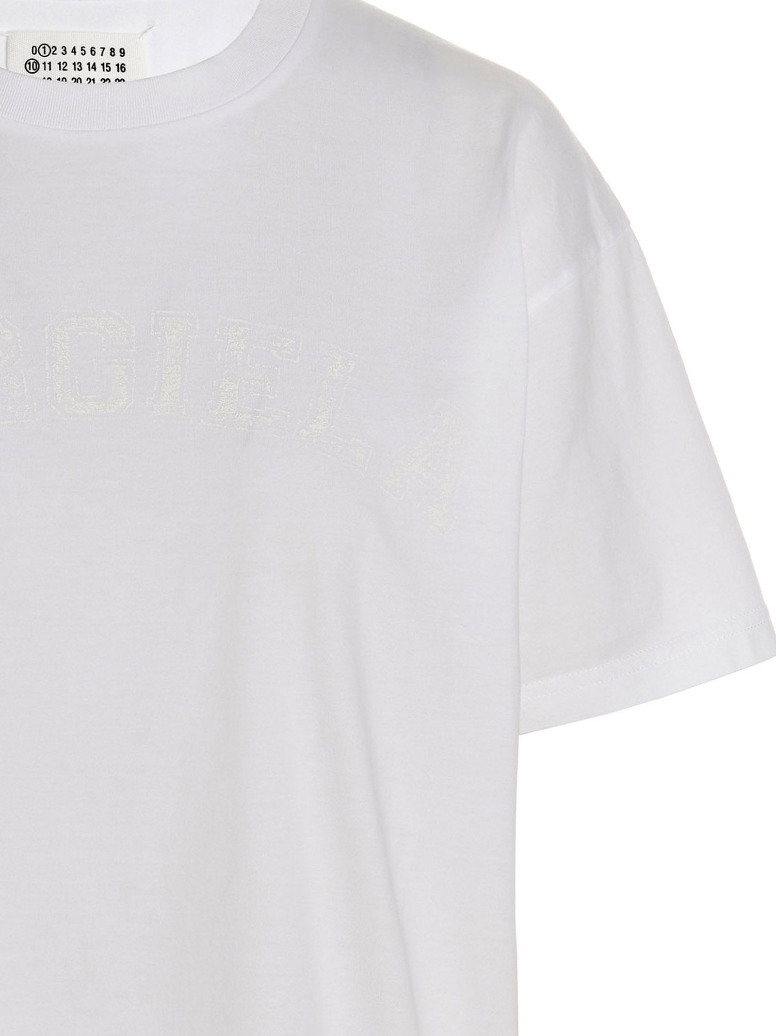 T-Shirt by Maison Margiela for women in cotton white & print features an on trend silhouette, perfectly showcasing a on trend and for an elevated aesthetic.