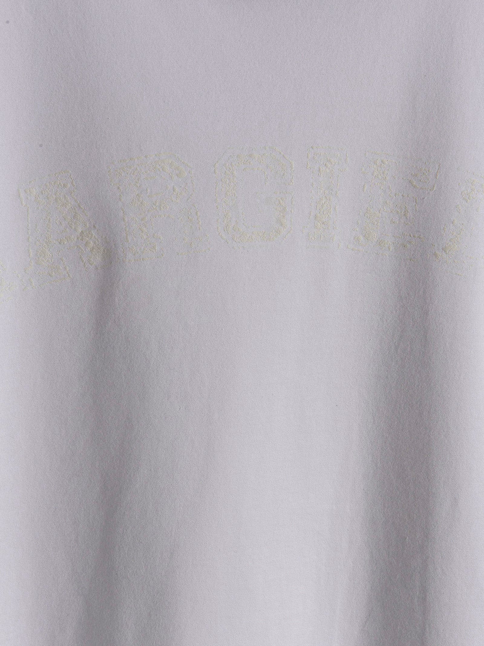 T-Shirt by Maison Margiela for women in cotton white & print features an edgy silhouette, meticulously detailed with a sophisticated and for a truly edgy finish.