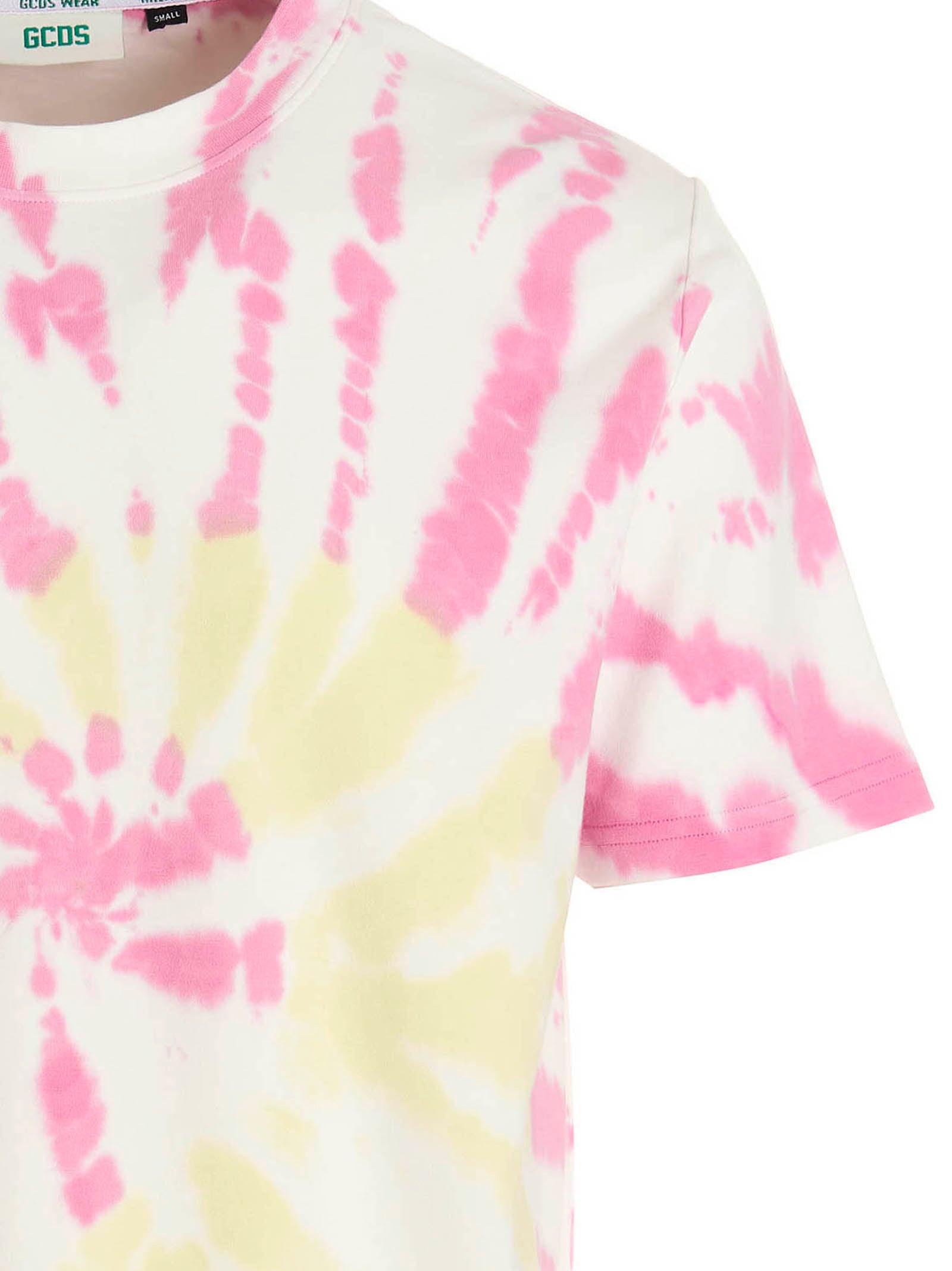 T-Shirt by GCDS for men in cotton multicolor, tie-dye & print features an on trend silhouette, perfectly showcasing a on trend and for an elevated aesthetic.
