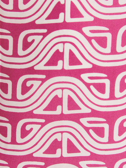 Shirt by GCDS for men in viscose fuchsia & print presents a discerning silhouette, showcasing a sophisticated and for a truly discerning finish.