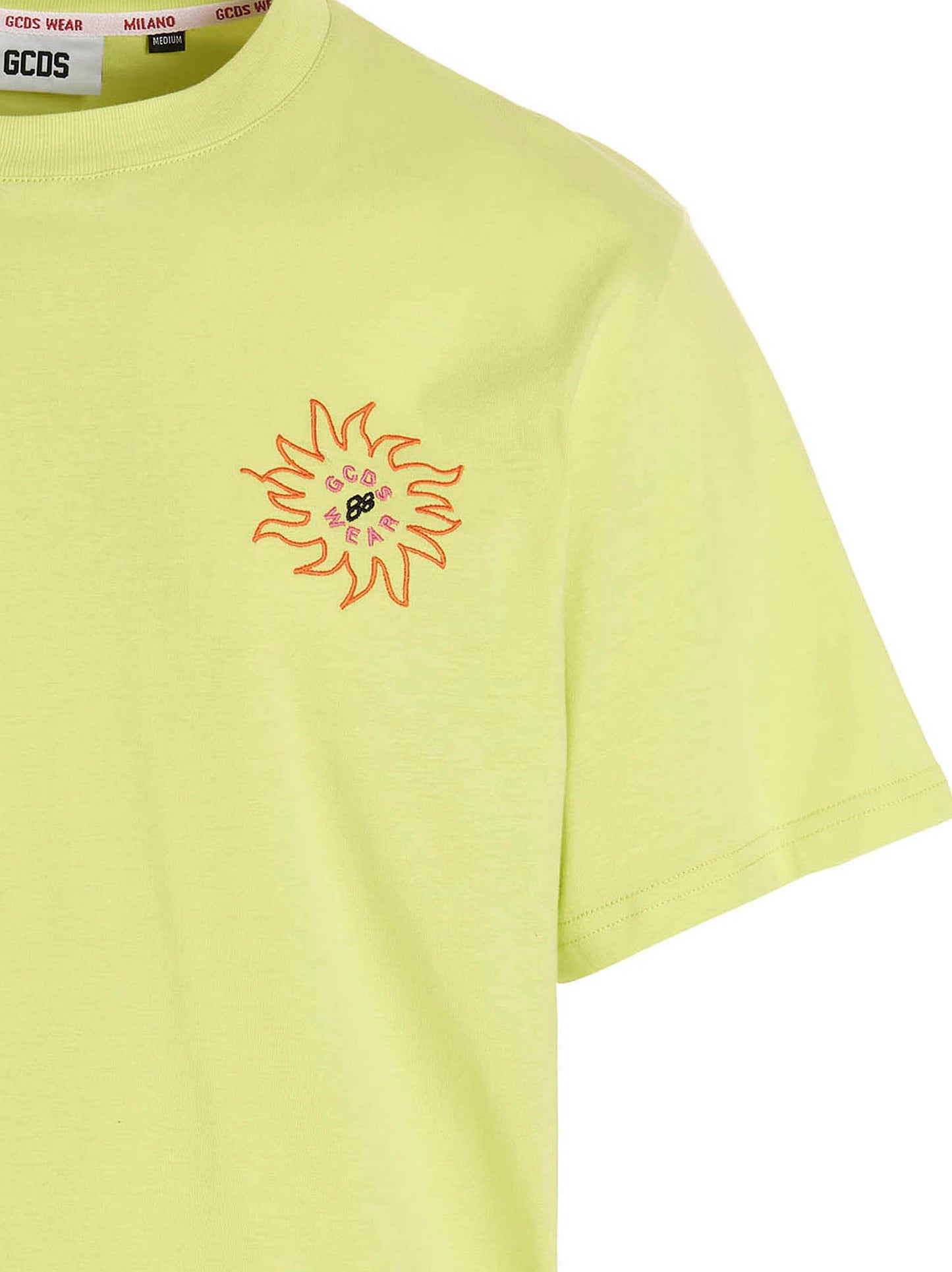 T-Shirt by GCDS for men in cotton bicolour, green & print features an on trend silhouette, perfectly showcasing a on trend and for an elevated aesthetic.