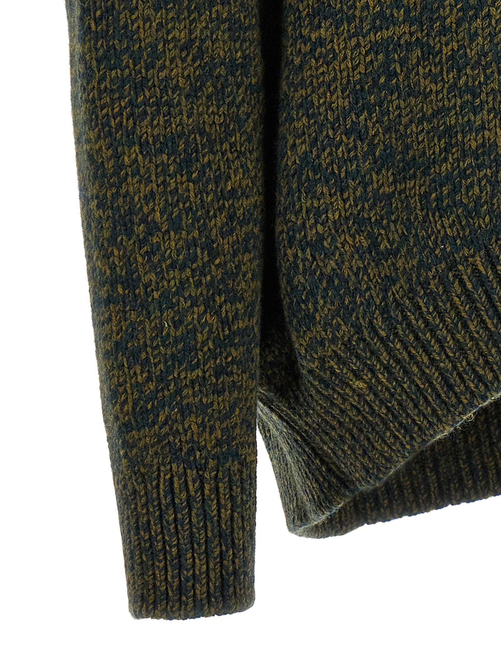 Cardigan by Loewe for women in polyester & wool bicolour & green showcases a luxurious silhouette, meticulously detailed with a sophisticated and for a refined finish.