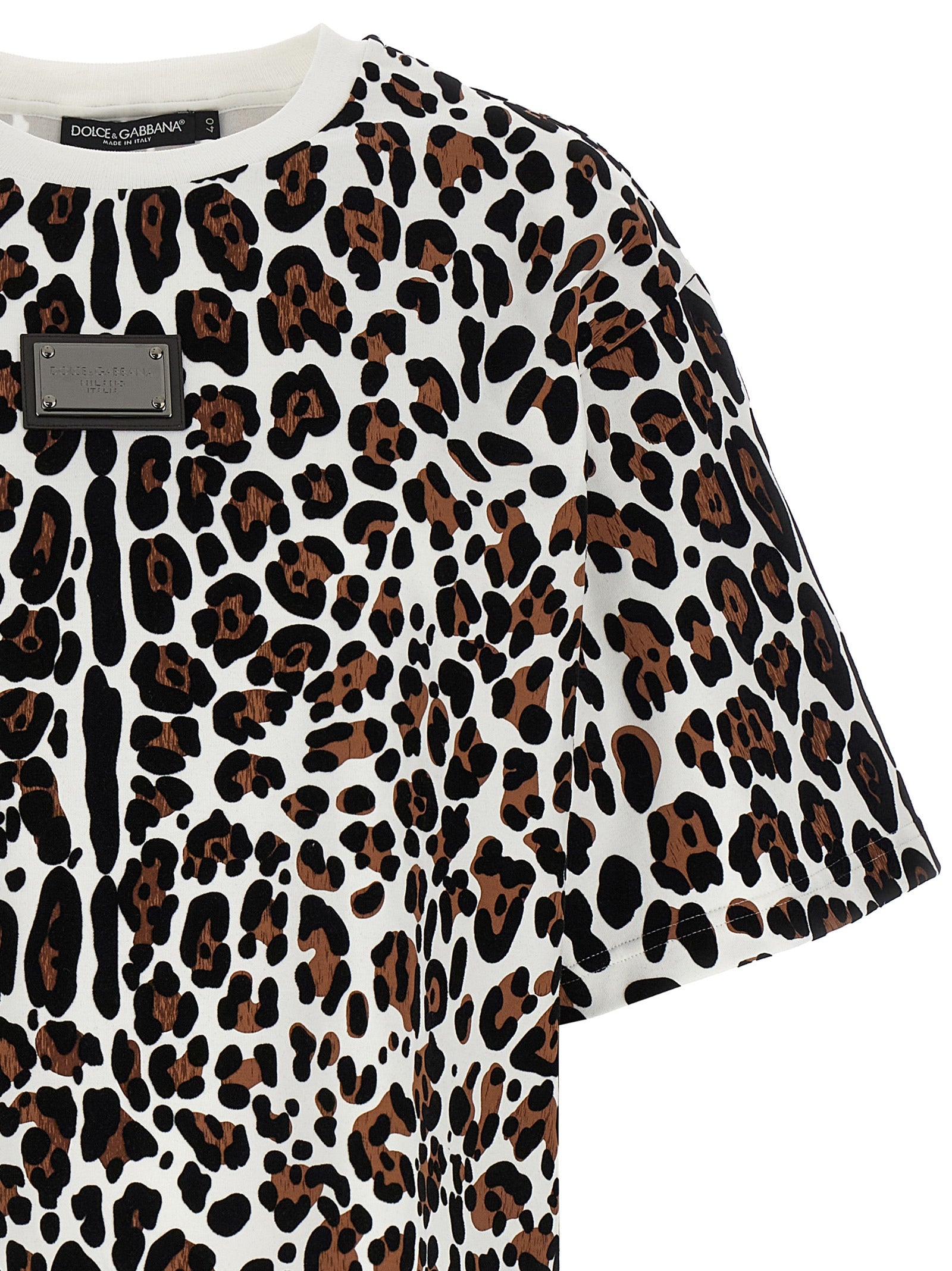 T-Shirt by Dolce & Gabbana for women in cotton animal, multicolor & print features a plush silhouette, showcasing a sophisticated and for a truly plush finish.