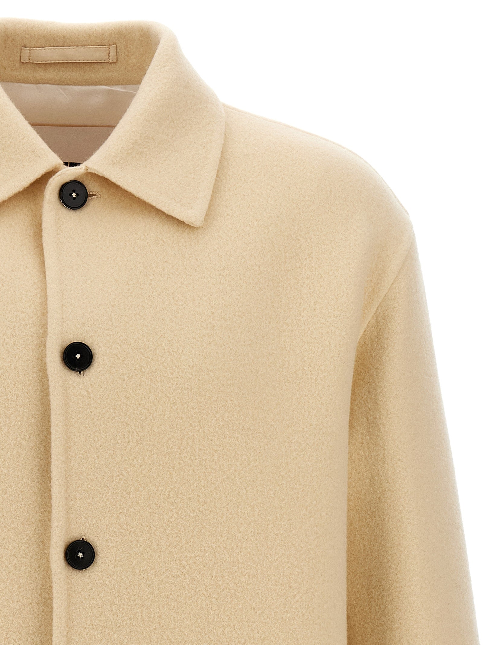 Overcoat by Jil Sander for men in virgin wool beige showcases a architectural silhouette, artfully detailed with a distinctive and functional pockets for a architectural finish.