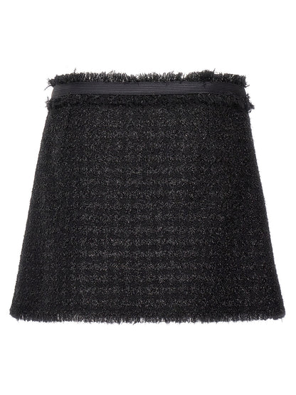 Skirt by Versace for women in polyamide lurex & virgin wool black features a contoured silhouette from the Medusa Women's Polyamide Lurex & Virgin Wool Long Skirt collection, characterized by its contoured long for a contoured finish.