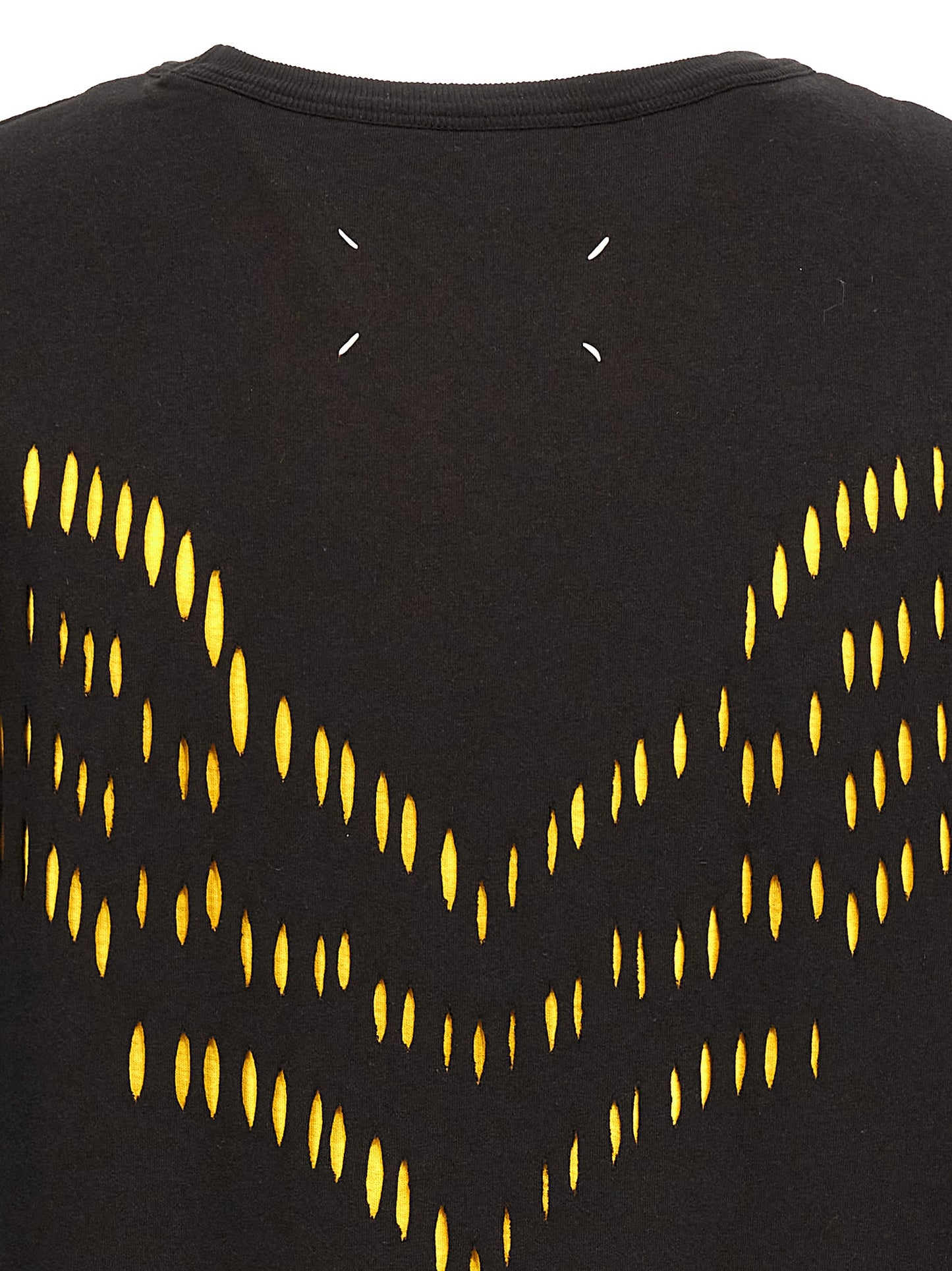 T-Shirt by Maison Margiela for men in cotton bicolour, yellow, signature & print features a plush silhouette, showcasing a sophisticated and for a truly plush finish.