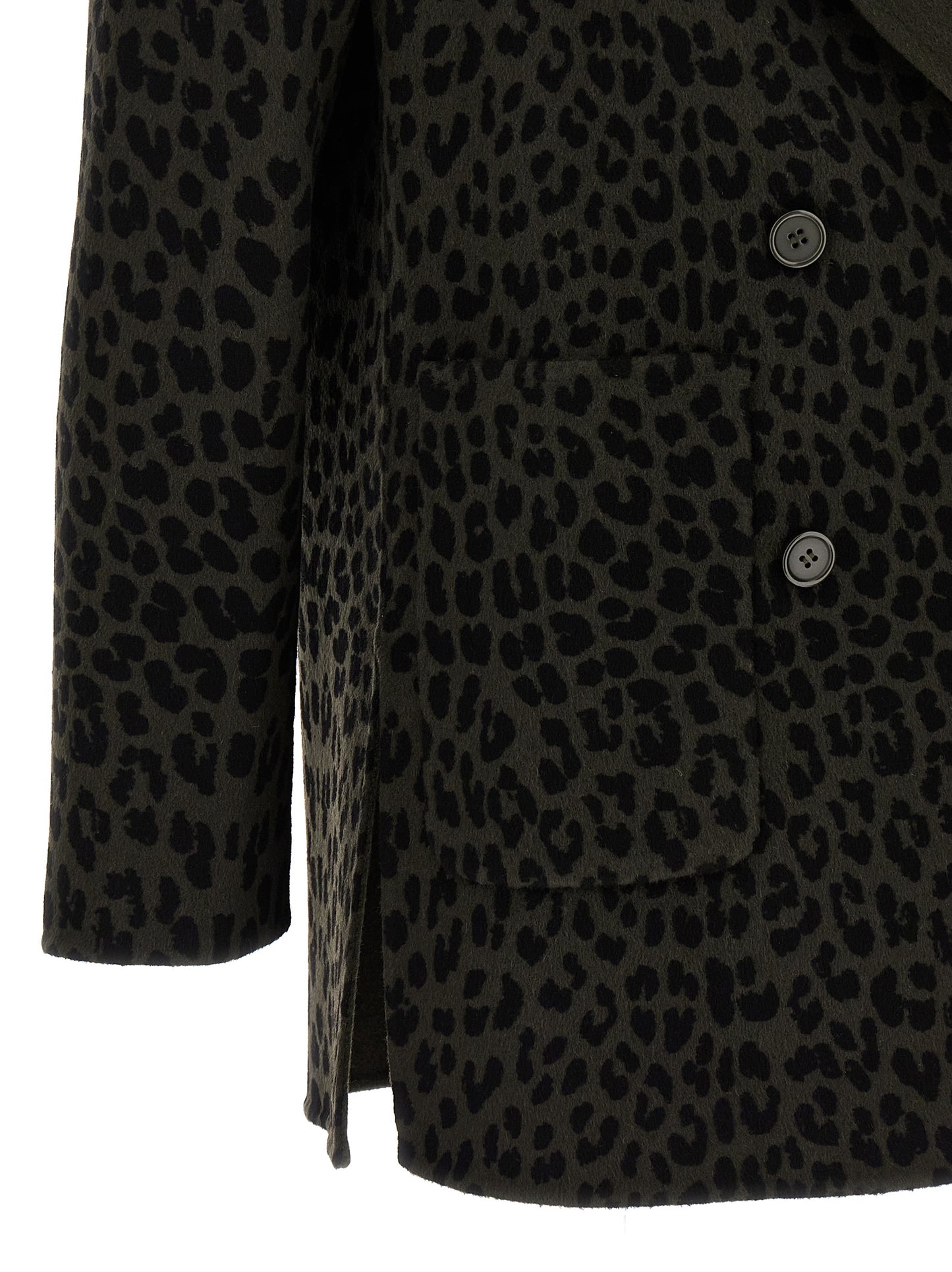 Blazer by P.A.R.O.S.H. for women in wool bicolour, animal, green, patterned & print presents a distinguished silhouette, detailed with a distinguished and distinctive for a truly sophisticated finish.