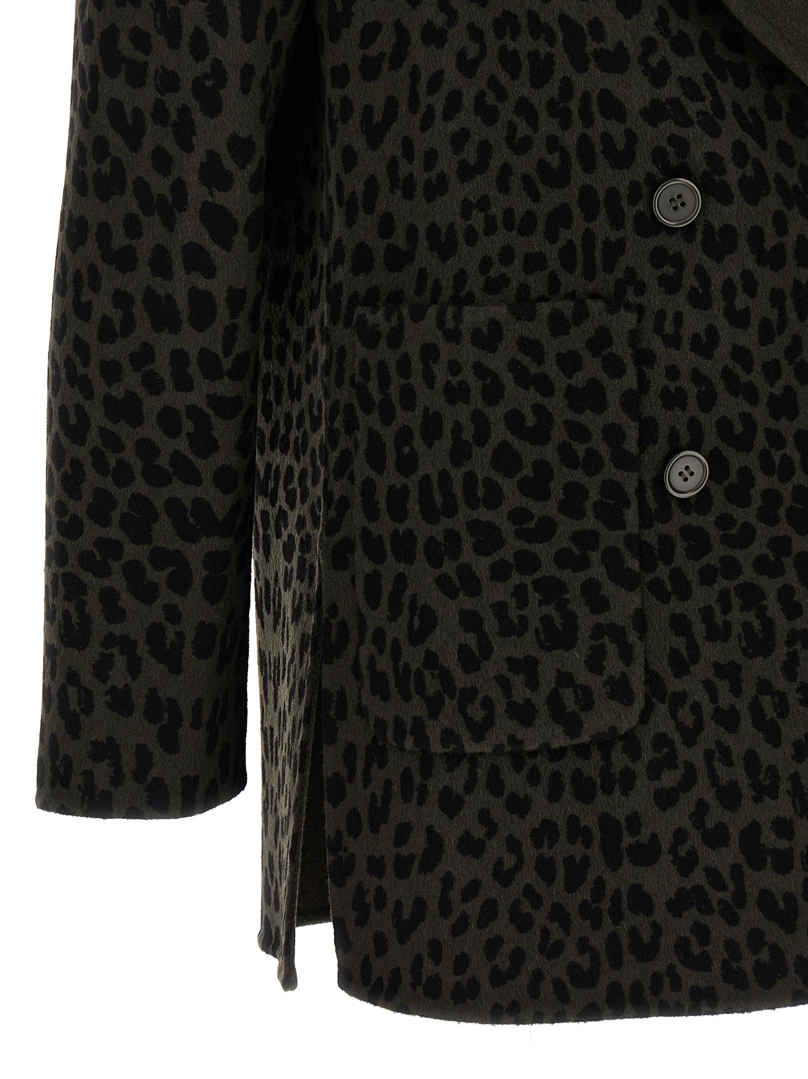 Blazer by P.A.R.O.S.H. for women in wool bicolour, animal, green, patterned & print presents a distinguished silhouette, detailed with a distinguished and distinctive for a truly sophisticated finish.