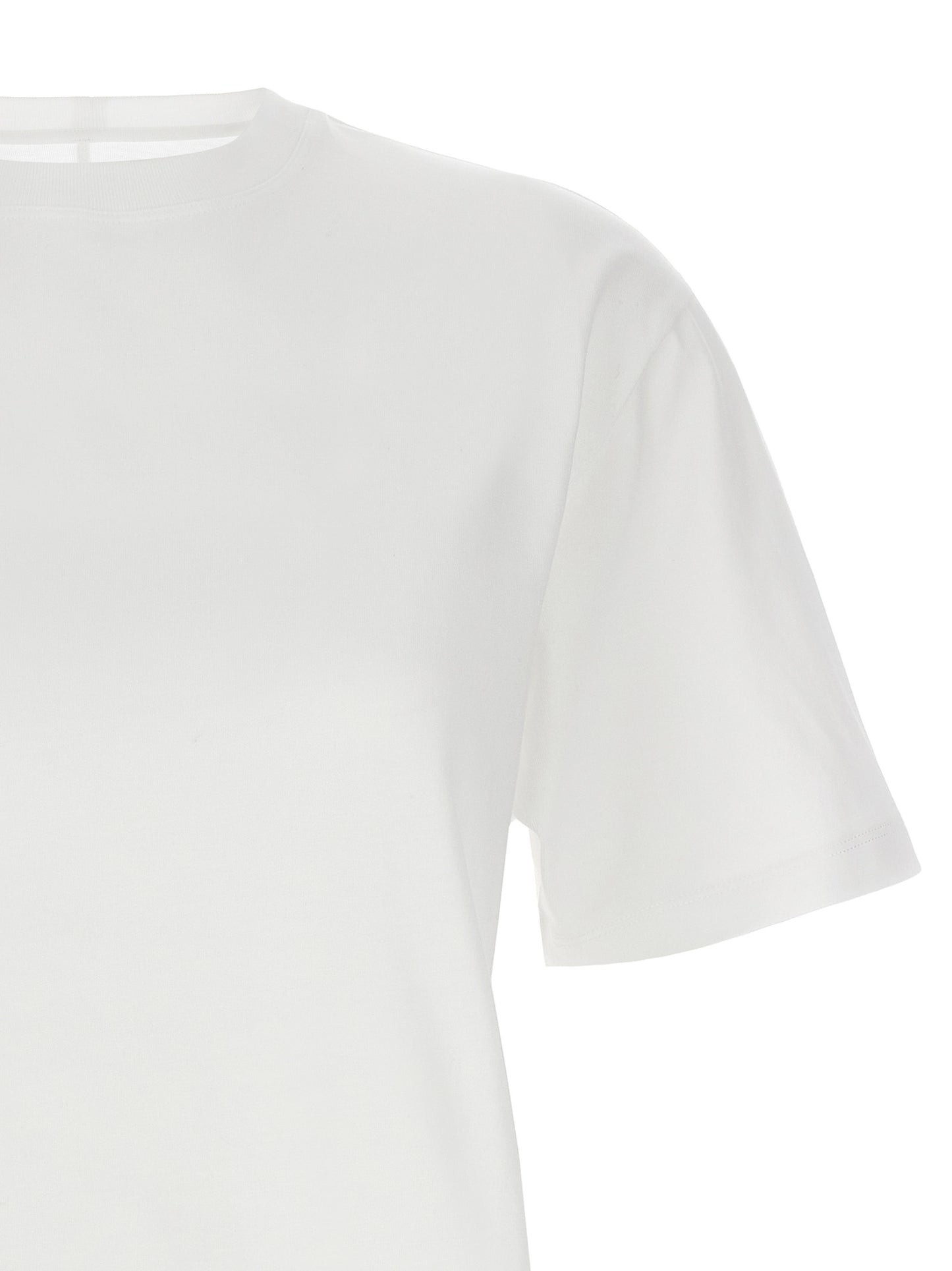 T-Shirt by Armarium for women in cotton white showcases a chic silhouette, artfully detailed with a chic crew neckline and for a chic finish.